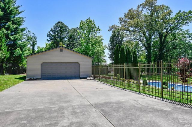 201 E Mount Pleasant Road, Evansville, IN 47711