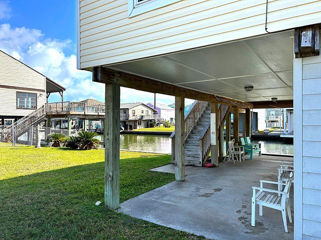 16711 Kingston Way, Galveston, TX 77554