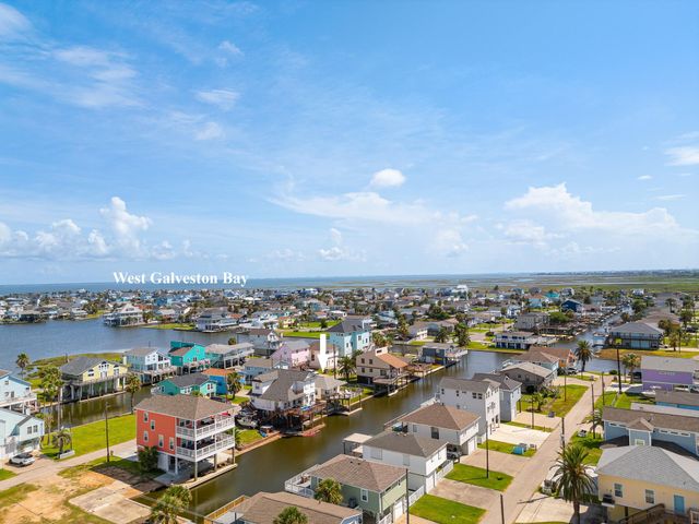 16711 Kingston Way, Galveston, TX 77554