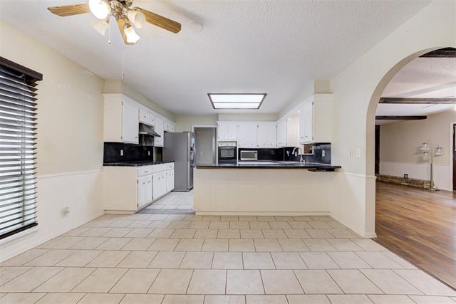 1825 N Oakhill Road, Bethany, OK 73008