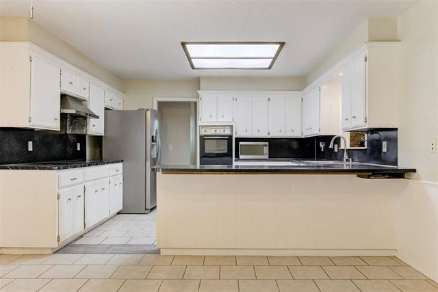 1825 N Oakhill Road, Bethany, OK 73008