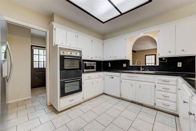 1825 N Oakhill Road, Bethany, OK 73008