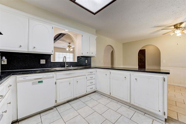 1825 N Oakhill Road, Bethany, OK 73008