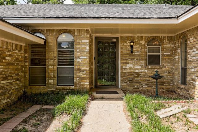 1825 N Oakhill Road, Bethany, OK 73008