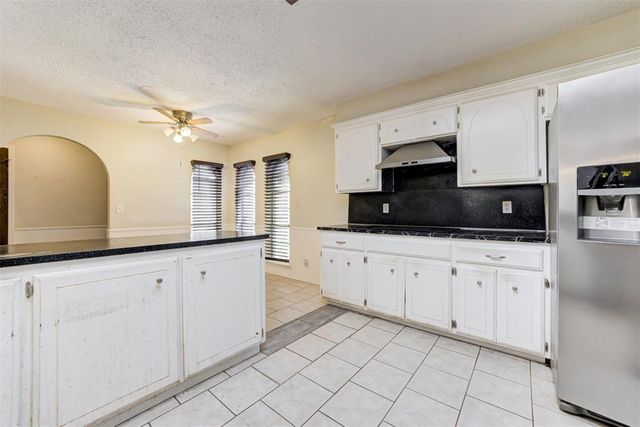 1825 N Oakhill Road, Bethany, OK 73008