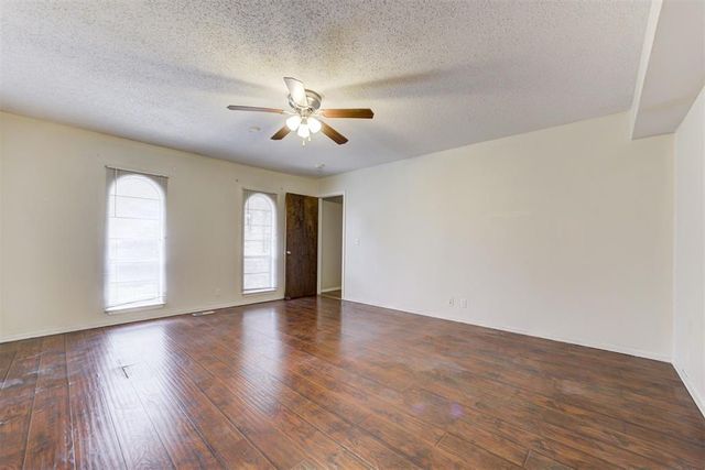 1825 N Oakhill Road, Bethany, OK 73008