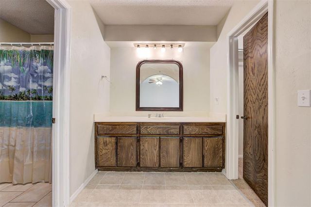 1825 N Oakhill Road, Bethany, OK 73008