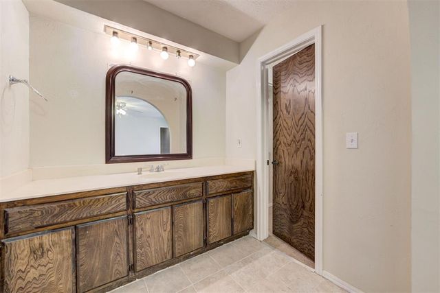 1825 N Oakhill Road, Bethany, OK 73008