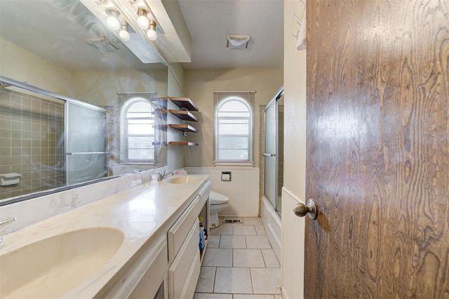 1825 N Oakhill Road, Bethany, OK 73008