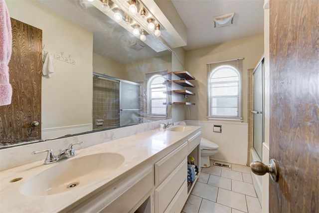 1825 N Oakhill Road, Bethany, OK 73008