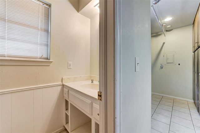 1825 N Oakhill Road, Bethany, OK 73008