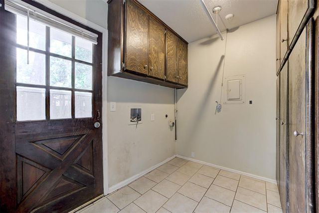1825 N Oakhill Road, Bethany, OK 73008