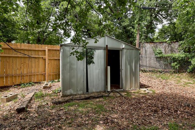 1825 N Oakhill Road, Bethany, OK 73008