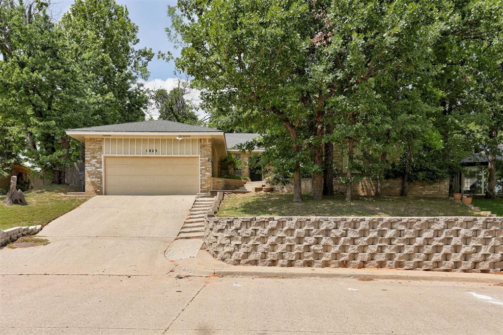 1825 N Oakhill Road, Bethany, OK 73008