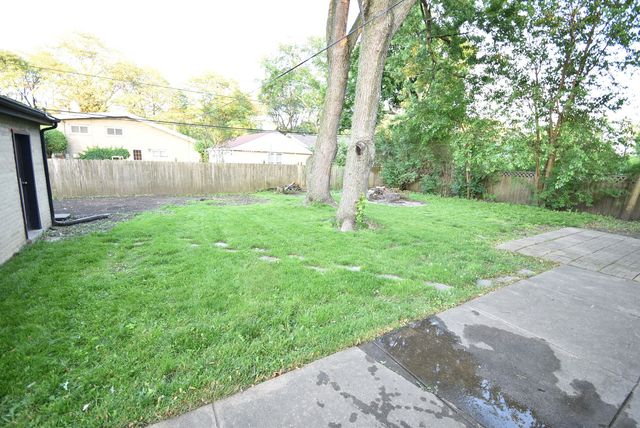 907 S Elmhurst Road, Mount Prospect, IL 60056