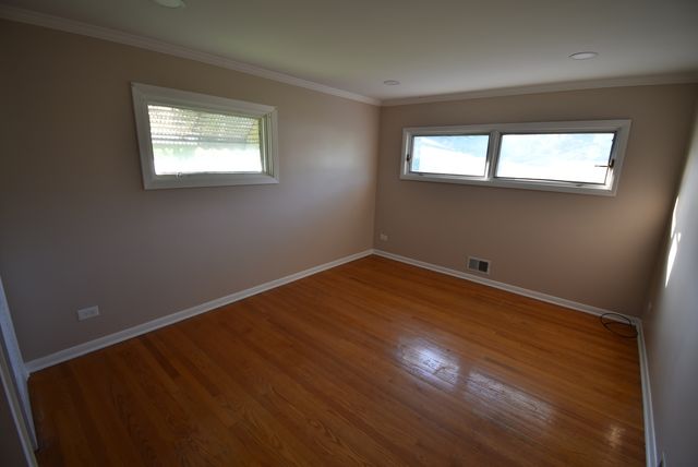 907 S Elmhurst Road, Mount Prospect, IL 60056