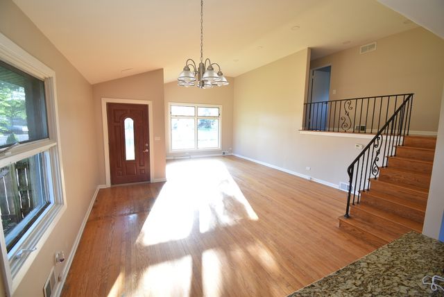 907 S Elmhurst Road, Mount Prospect, IL 60056