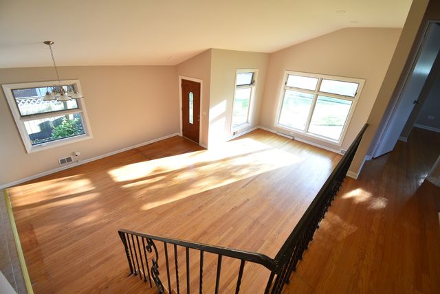 907 S Elmhurst Road, Mount Prospect, IL 60056