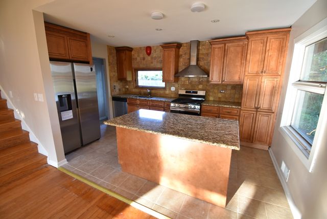907 S Elmhurst Road, Mount Prospect, IL 60056