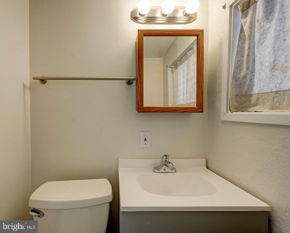 4 ROSANNE LN, Rockville, MD 20851