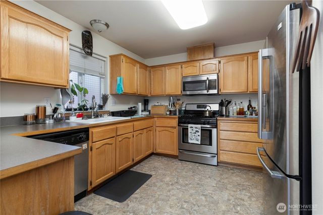 1379 NE Big Berry Loop, Oak Harbor, WA 98277