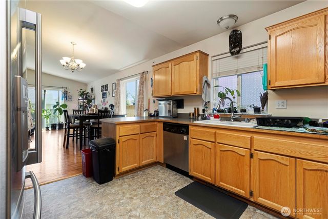 1379 NE Big Berry Loop, Oak Harbor, WA 98277