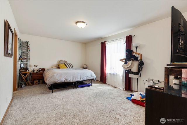1379 NE Big Berry Loop, Oak Harbor, WA 98277