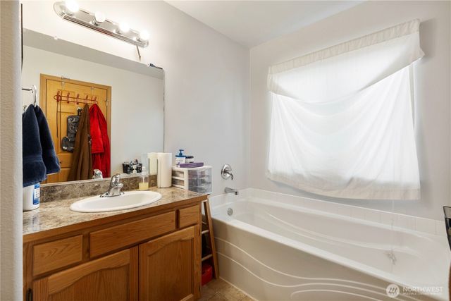 1379 NE Big Berry Loop, Oak Harbor, WA 98277