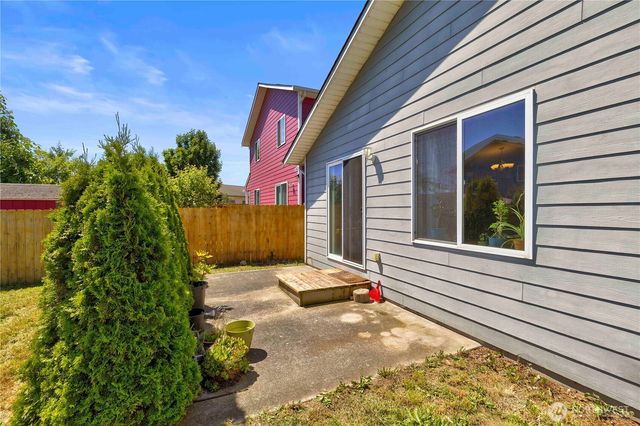1379 NE Big Berry Loop, Oak Harbor, WA 98277