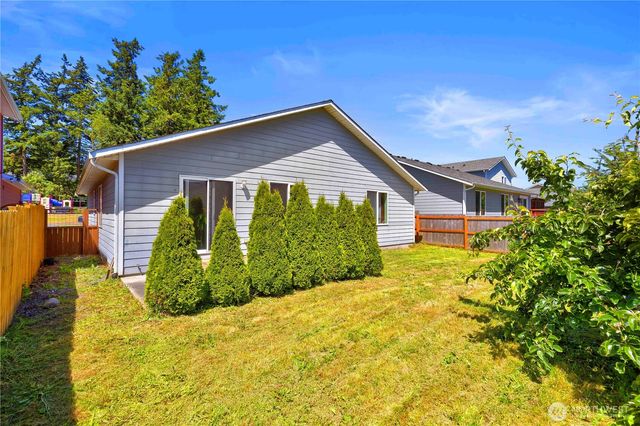 1379 NE Big Berry Loop, Oak Harbor, WA 98277