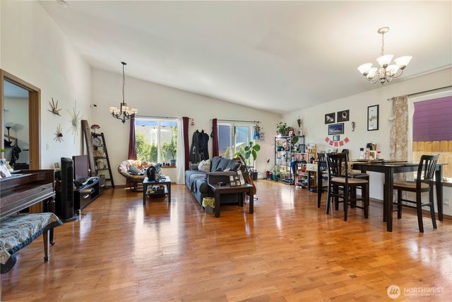 1379 NE Big Berry Loop, Oak Harbor, WA 98277