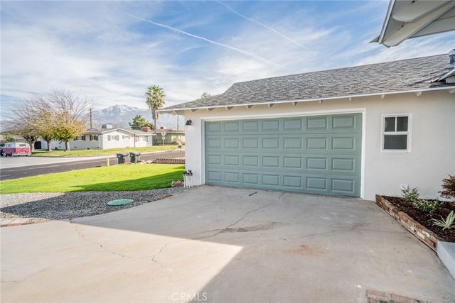 177 Myrtlewood Drive, Calimesa, CA 92320