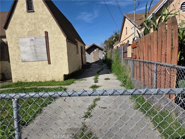 11727 Alabama, Los Angeles, CA 90059