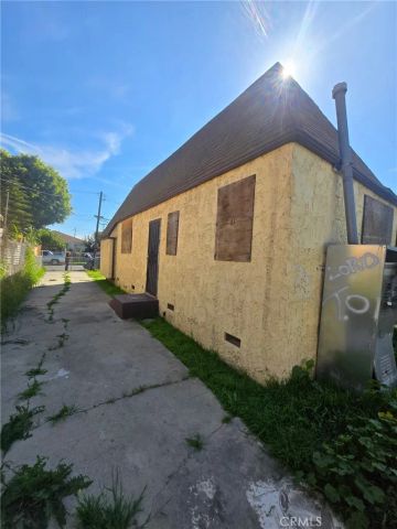 11727 Alabama, Los Angeles, CA 90059