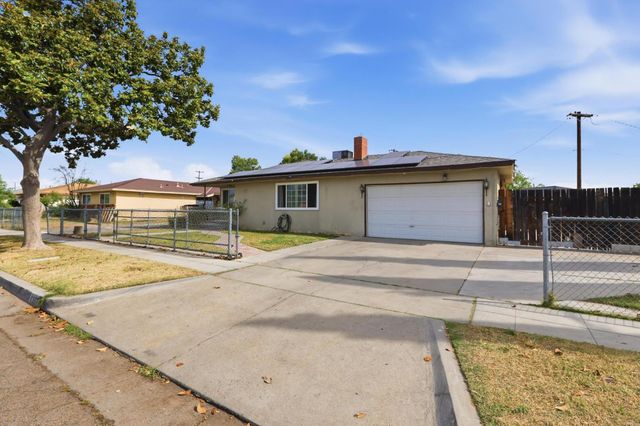 4867 E Leisure Ave, Fresno, CA 93727