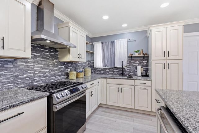 4867 E Leisure Ave, Fresno, CA 93727
