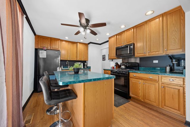313 Bedford Road, Bolingbrook, IL 60440