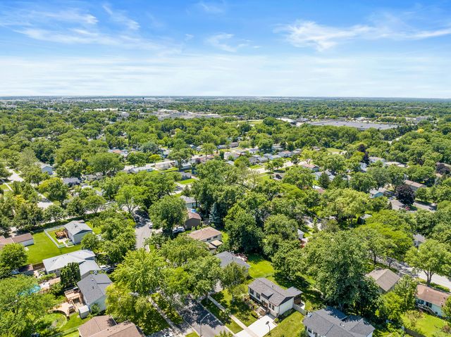313 Bedford Road, Bolingbrook, IL 60440