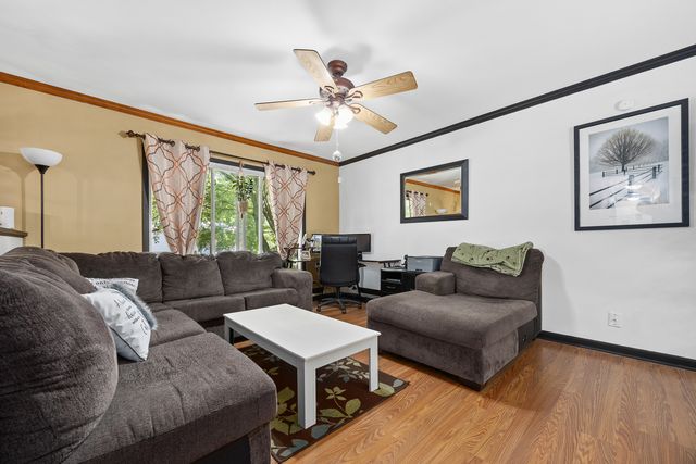 313 Bedford Road, Bolingbrook, IL 60440