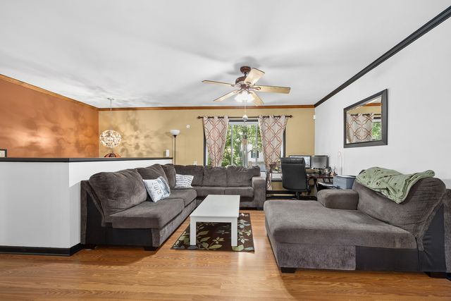 313 Bedford Road, Bolingbrook, IL 60440