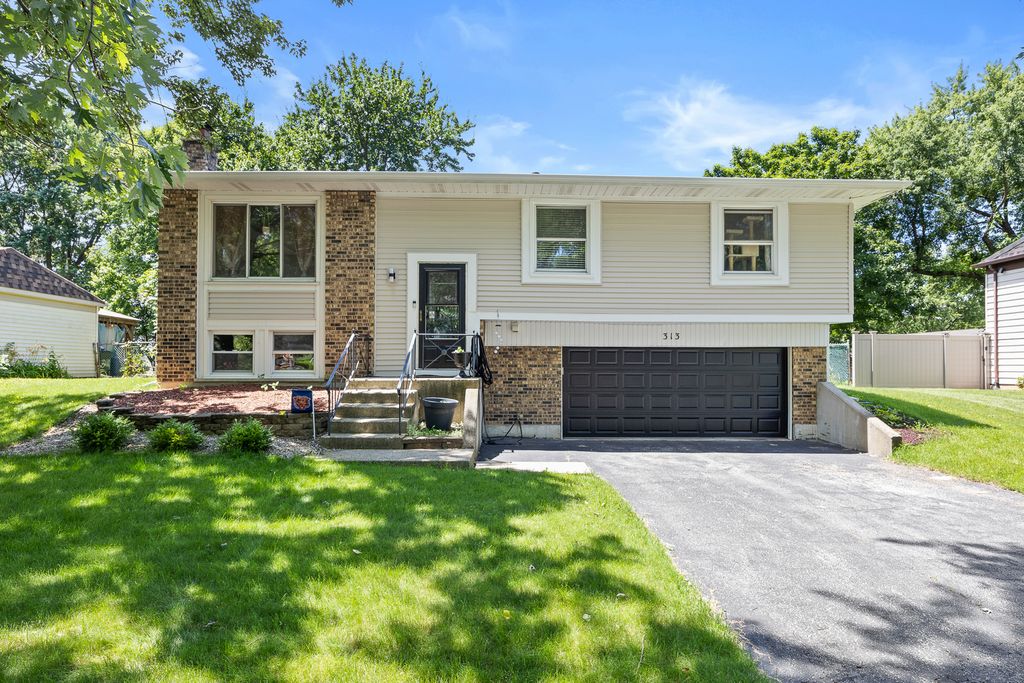 313 Bedford Road, Bolingbrook, IL 60440