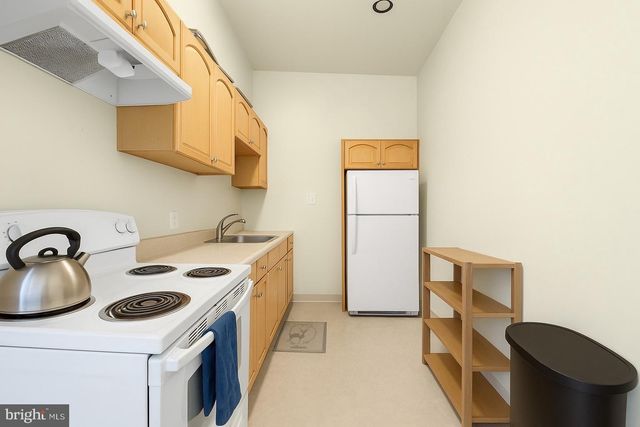 601 BERKLEY ST, Camden, NJ 08103