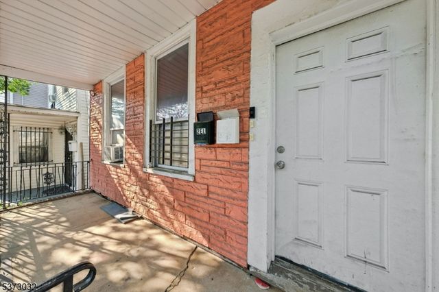 297 W Runyon St, Newark City, NJ 07108