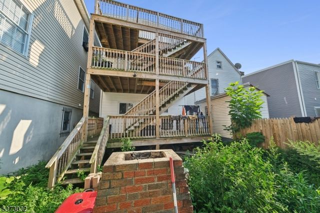 297 W Runyon St, Newark City, NJ 07108
