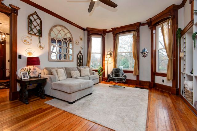 1435 E Walnut Street, Springfield, MO 65802