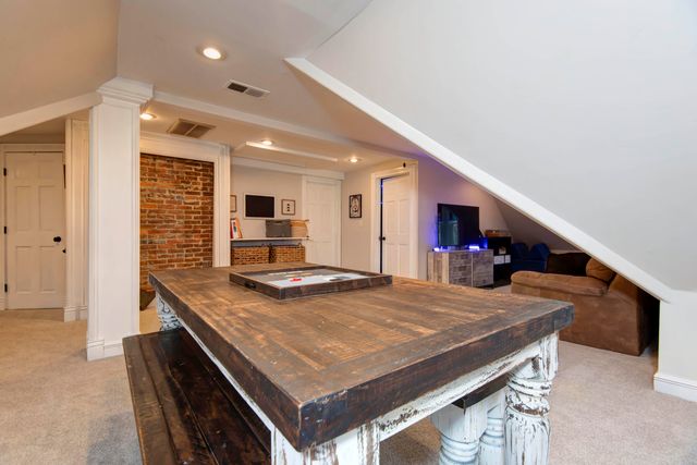 1435 E Walnut Street, Springfield, MO 65802