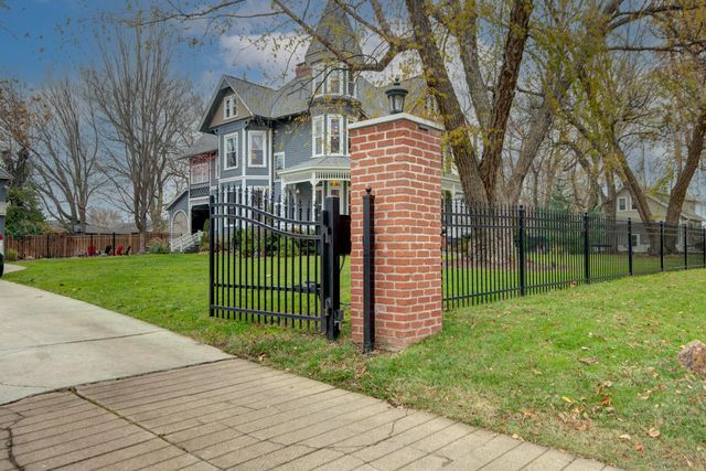 1435 E Walnut Street, Springfield, MO 65802