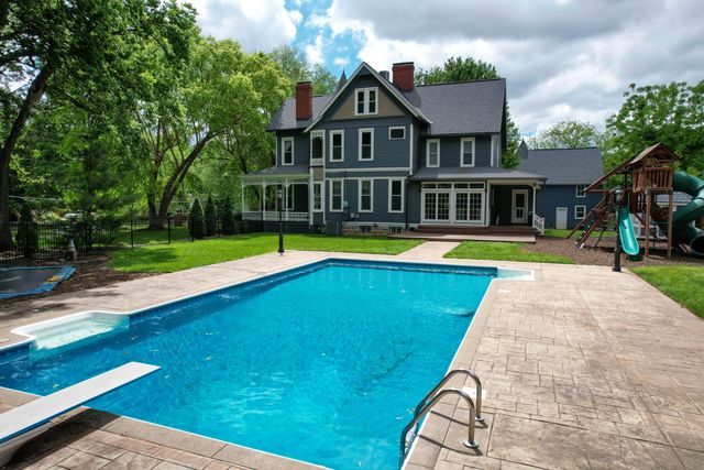 1435 E Walnut Street, Springfield, MO 65802