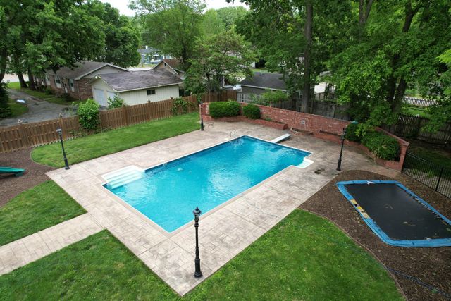 1435 E Walnut Street, Springfield, MO 65802