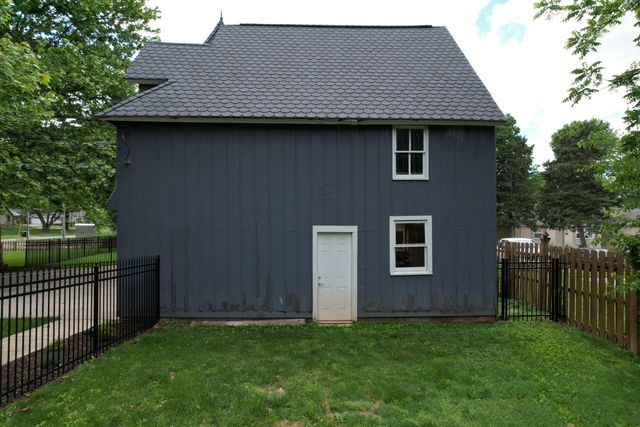 1435 E Walnut Street, Springfield, MO 65802